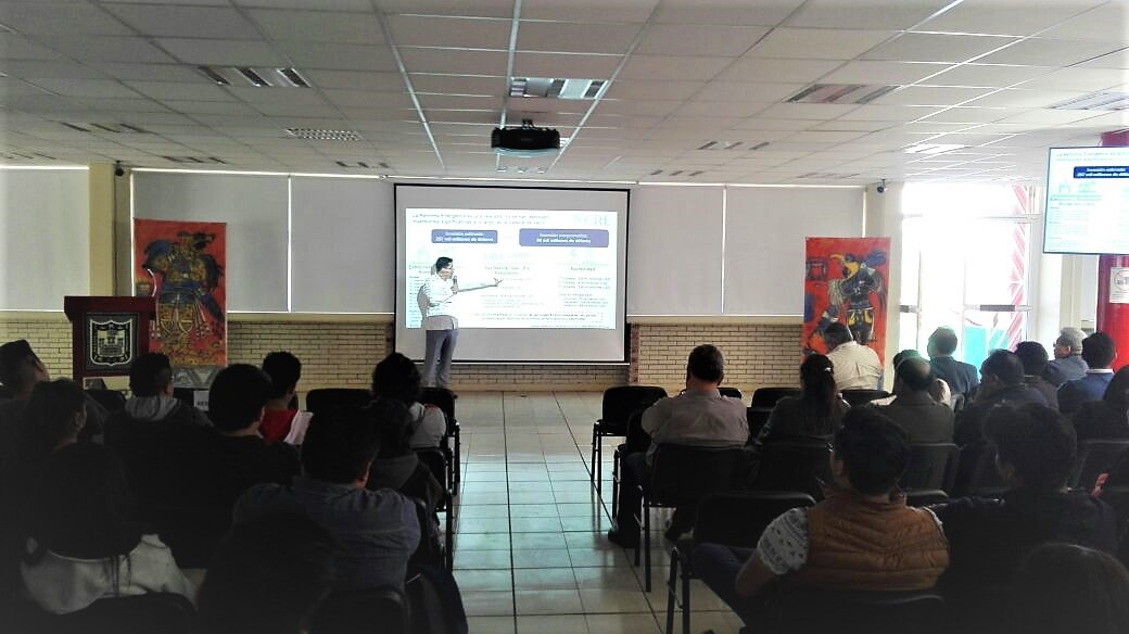 Dictó Lorenzo Meyer Falcón conferencia magistral en UPTx